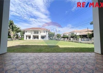 484 Sqm., 4 Beds, 5 Baths Townhouse listed for ฿ 6,500,000.