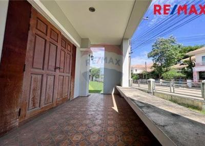 484 Sqm., 4 Beds, 5 Baths Townhouse listed for ฿ 6,500,000.