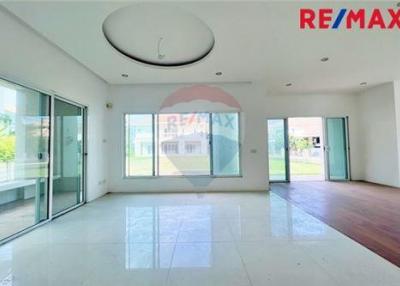 484 Sqm., 4 Beds, 5 Baths Townhouse listed for ฿ 6,500,000.