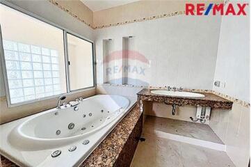 624 Sqm., 6 Beds, 5 Baths Townhouse listed for ฿ 7,500,000.