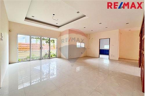 624 Sqm., 6 Beds, 5 Baths Townhouse listed for ฿ 7,500,000.