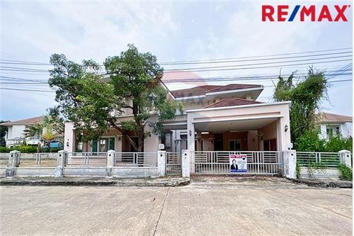 624 Sqm., 6 Beds, 5 Baths Townhouse listed for ฿ 7,500,000.