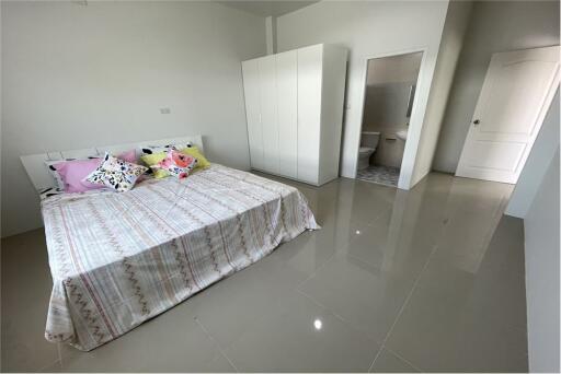 Beautiful 3-Bedroom spacious house in Nongplalai