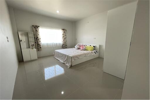 Beautiful 3-Bedroom spacious house in Nongplalai