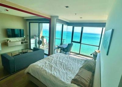 Beautiful studio with sea view