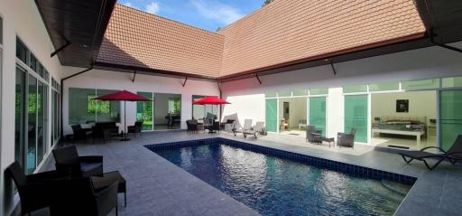 Very large private Villa with pool for sale in East Pattaya
