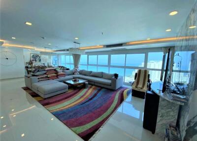 Beautiful Penthouse on Pratamnak Hill