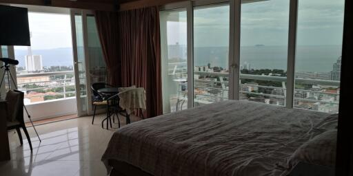 Luxury 200 sqm condo with a spectacular ocean view