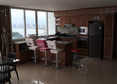 Luxury 200 sqm condo with a spectacular ocean view