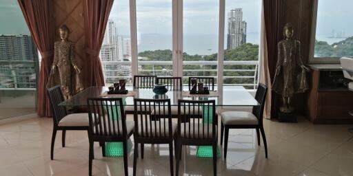 Luxury 200 sqm condo with a spectacular ocean view