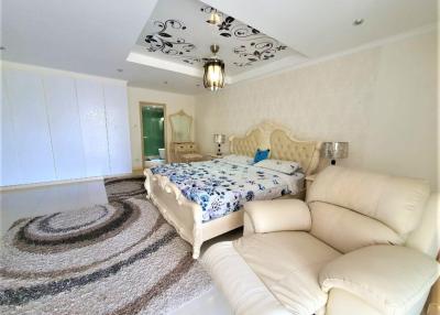 Elegant 3 Bedroom condo in Jomtien
