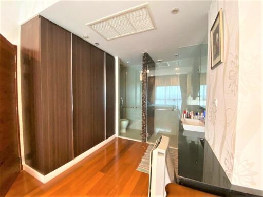 Beautiful 2 Bedroom Condo with city view