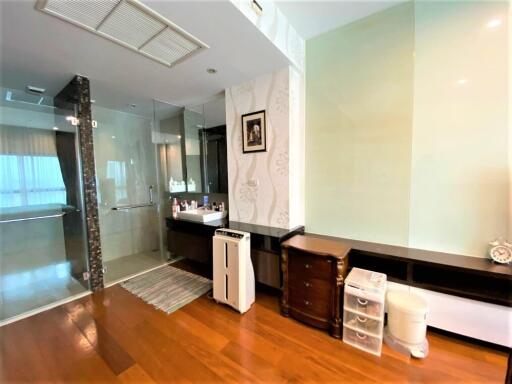 Beautiful 2 Bedroom Condo with city view
