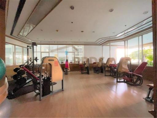 Specious 2 bedrooms condo for sale and high floor on Asoke Sukhumvit 21