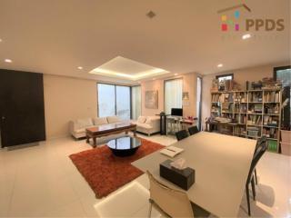 The Specious Twin house in the downtown Sathorn for sale