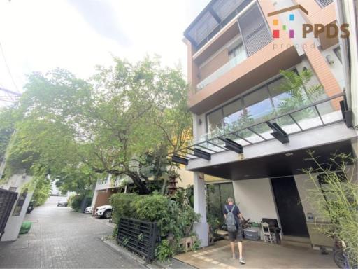 The Specious Twin house in the downtown Sathorn for sale