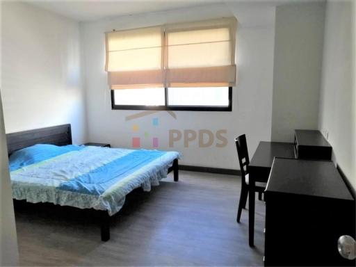 Two bedrooms for rent at Sukhumvit 21 close to BTS Asoke Station