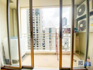 Condo 2 bedrooms for rent or sale, newly renovated, corner unit, with a view of the GMM building.