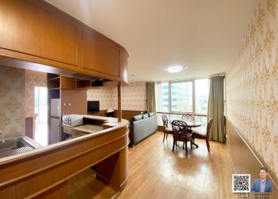 Condo 2 bedrooms for rent or sale, newly renovated, corner unit, with a view of the GMM building.