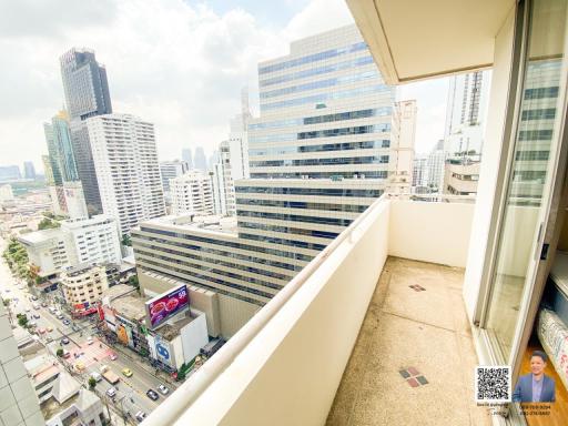 Condo 2 bedrooms for rent or sale, newly renovated, corner unit, with a view of the GMM building.