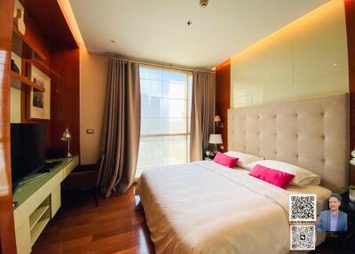 Luxury Condo for Rent and Sale in the Heart of Sukhumvit with Easy Access to Shopping Areas