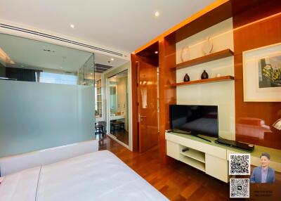 Luxury Condo for Rent and Sale in the Heart of Sukhumvit with Easy Access to Shopping Areas