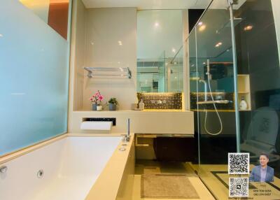 Luxury Condo for Rent and Sale in the Heart of Sukhumvit with Easy Access to Shopping Areas