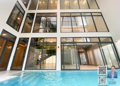 New luxurious house with high quality, featuring a private swimming pool, located in Sarin Park Ratchadapisek – Bangkok - Thailand