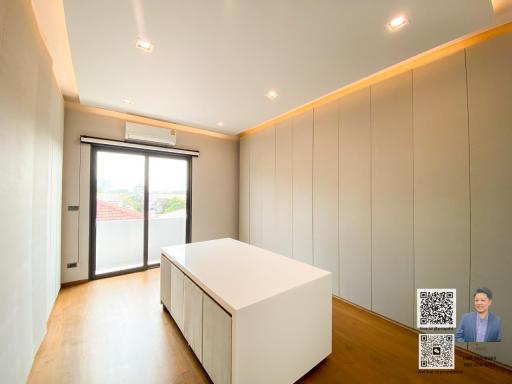 New luxurious house with high quality, featuring a private swimming pool, located in Sarin Park Ratchadapisek – Bangkok - Thailand