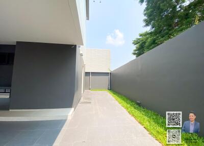 New house for sale, ready to move in!! Private swimming pool and furnished, located in Rama 9 – Pattanakarn Area