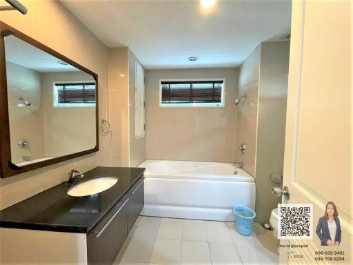 Selling a 3-bedroom condo near NIST International School, Sukhumvit Soi 15