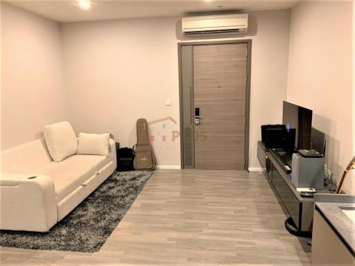 Sell 2-bedroom condo, The Room 69, only 2 minutes to Phra Khanong BTS station.