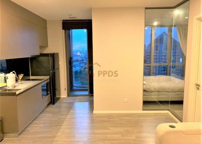 Sell 2-bedroom condo, The Room 69, only 2 minutes to Phra Khanong BTS station.