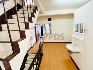 For sale an old townhouse with great location Sukhumvit 65 (Chaiyapruk) near Ekkamai BTS