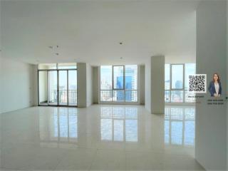 Penthouse for sale in the heart of the city, Asoke area, near  BTS, only 5 minutes walk.