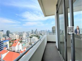 Penthouse for sale in the heart of the city, Asoke area, near  BTS, only 5 minutes walk.