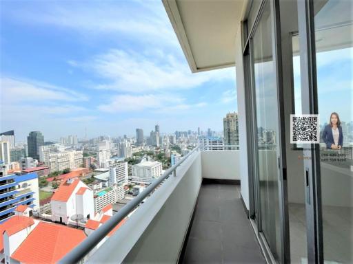 Penthouse for sale in the heart of the city, Asoke area, near  BTS, only 5 minutes walk.