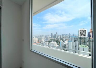 Penthouse for sale in the heart of the city, Asoke area, near  BTS, only 5 minutes walk.