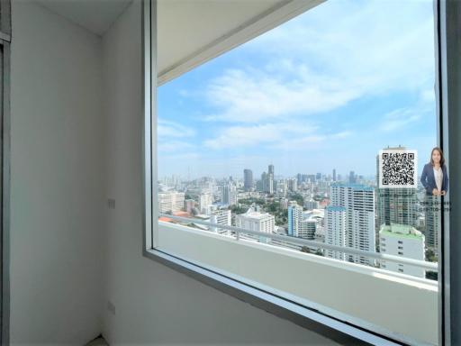 Penthouse for sale in the heart of the city, Asoke area, near  BTS, only 5 minutes walk.