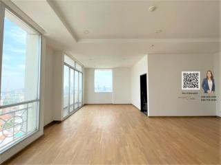 Penthouse for sale in the heart of the city, Asoke area, near  BTS, only 5 minutes walk.