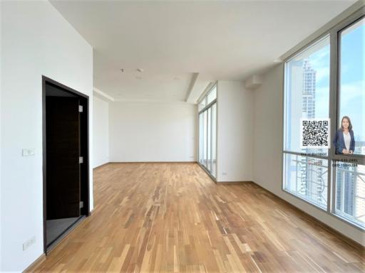 Penthouse for sale in the heart of the city, Asoke area, near  BTS, only 5 minutes walk.