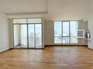 Penthouse for sale in the heart of the city, Asoke area, near  BTS, only 5 minutes walk.