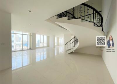 Penthouse for sale in the heart of the city, Asoke area, near  BTS, only 5 minutes walk.