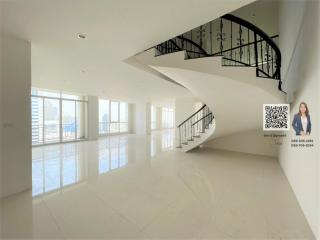 Penthouse for sale in the heart of the city, Asoke area, near  BTS, only 5 minutes walk.