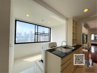 2 bedrooms for sale near Srinakharinwirot University (Prasanmit University), just 5 minutes walk.