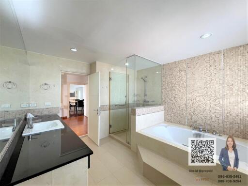 2 bedrooms for sale near Srinakharinwirot University (Prasanmit University), just 5 minutes walk.