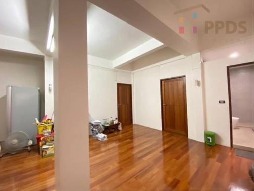 400 Sqm. Shop listed for ฿ 65,000,000.