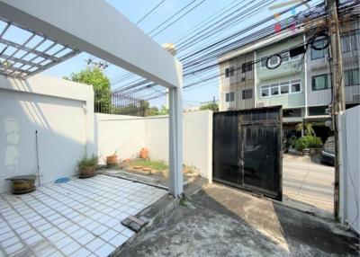 For sale Townhouse a corner unit close to BTS Onnut – Sukhumvit 54