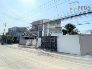 For sale Townhouse a corner unit close to BTS Onnut – Sukhumvit 54