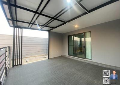 For rent: Townhouse with corner backyard, new house, near Mega Bangna, Bangna area